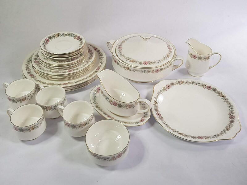 Paragon Belinda Fine Bone China Dinner And Tea Set. Original First