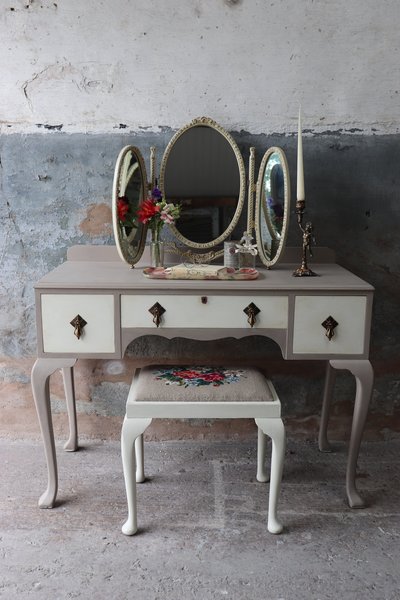 Cream And Gold Rose Crested Vintage Triple Dressing Table Mirror