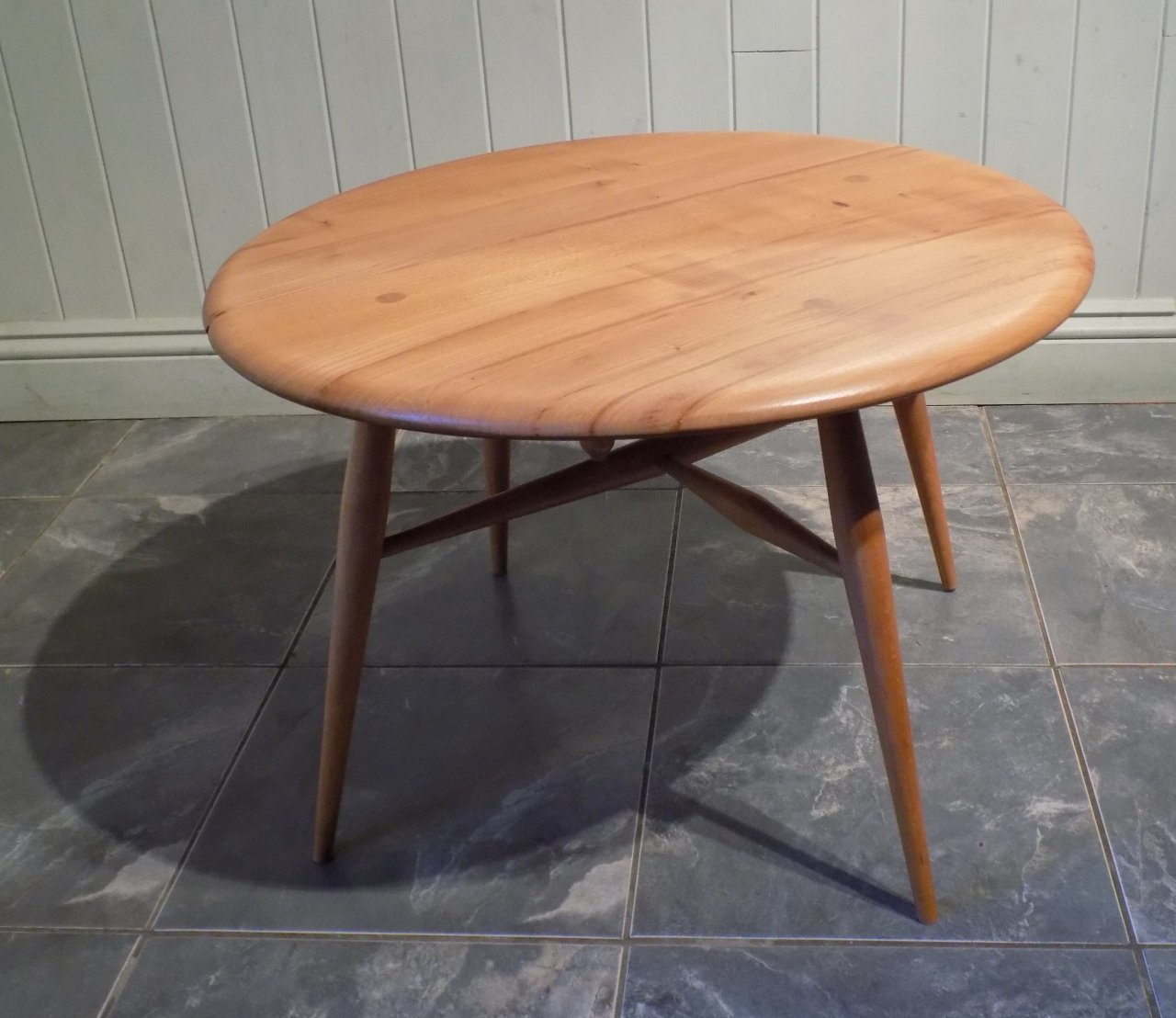 Gateleg Coffee Table / Gate Leg Coffee Table 1 For Sale On 1stdibs / Without a name on it the manufacturer probably can`t be identified.