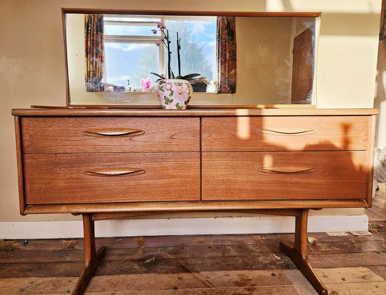 1960 s Teak 4 Drawer Dressing Table With Mirror Possibly By Austinsuite Austinsuite Vinterior