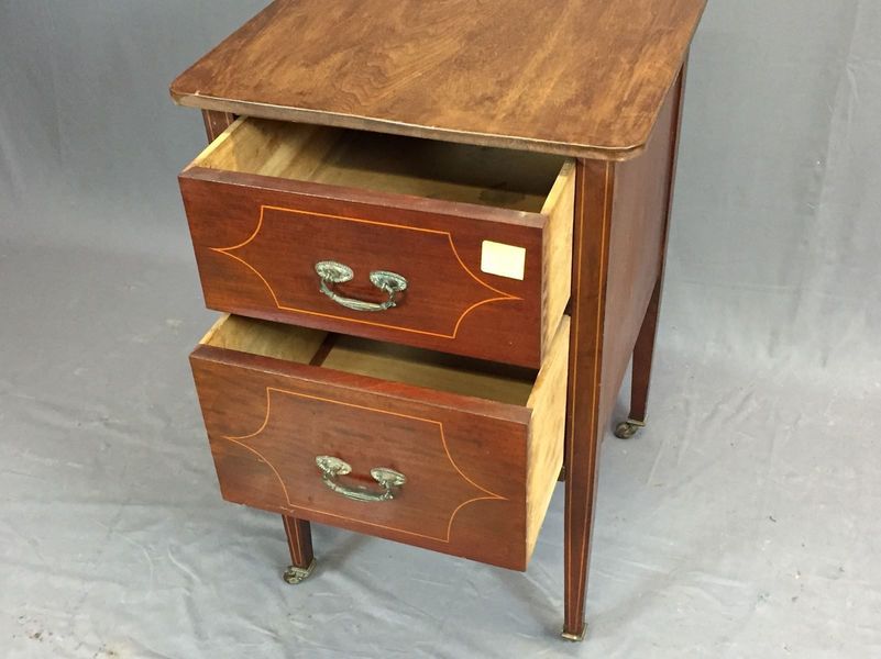 Vintage Mahogany Nightstand Vinterior