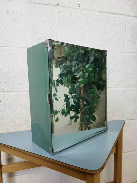 Vintage 50's Metlex Painted Mirrored Wall Mounted Bathroom Cabinet Mid Century | Vinterior