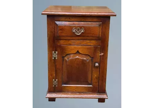 Ipswich Oak Bedside Cupboard / Oak Bedside Table