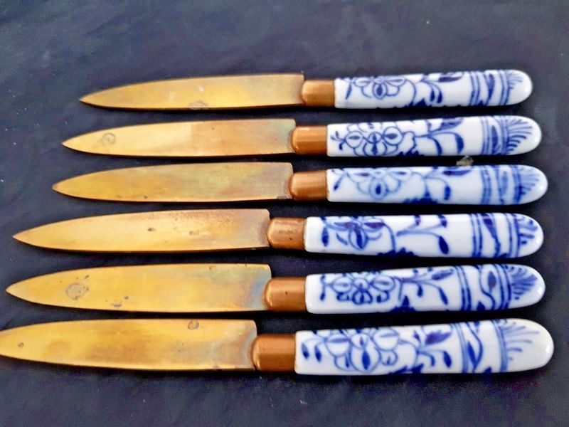 6 Antique Uchatius Bronce Fruit Knives/ Meissen Porcelain Handles / Blue & White Vinterior