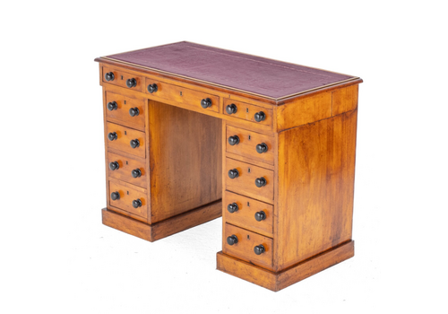 Victorian Small Walnut Pedestal Desk With Leather Tooled Gilt Border Skiver Circa 1870 (19th Century)