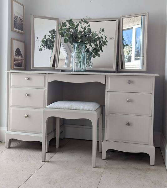 Spray Painted Stag Minstrel Double Pedestal Dressing Table Set, With Triple Mirror And Stool photo furniture
