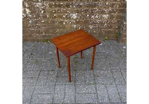 Small Retro Table   Tapered Legs, Classic Lines   Plant Stand, Coffee Table, Lamp Table, Vintage Retro Table 38.5cm X 39cm X 34cm