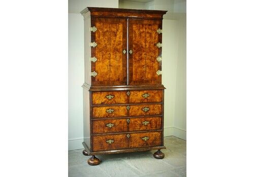 Fine Early 18th Century Walnut Cabinet On Chest