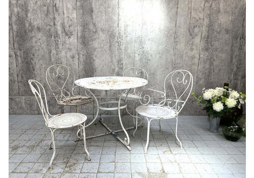 2 Metal Garden Chairs + 2 Carvers + Circular Table