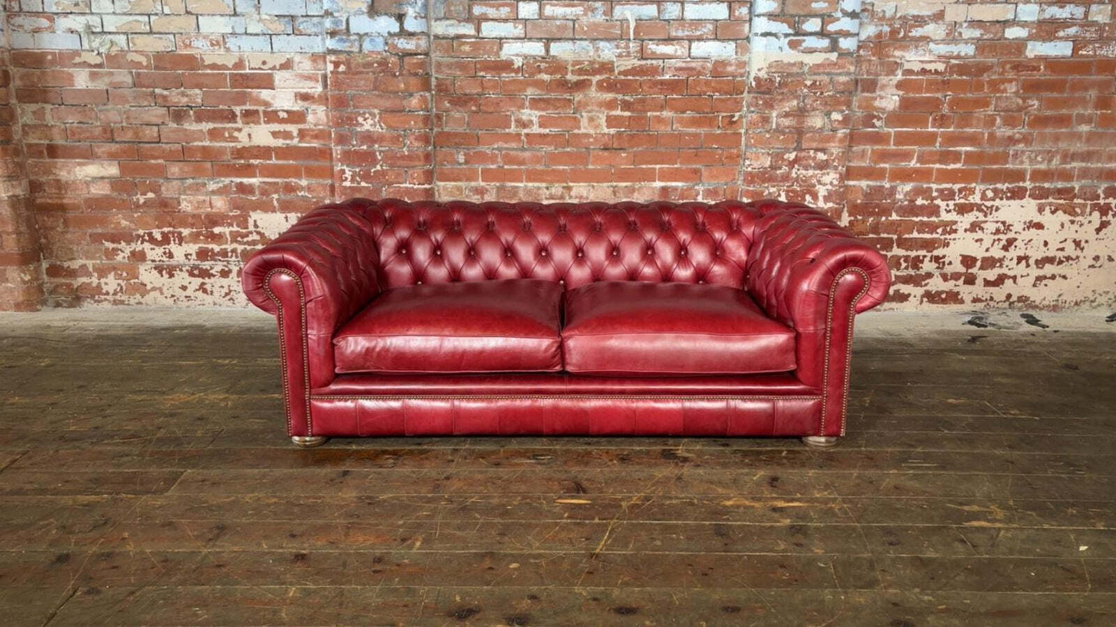 Stunning Oversized Chesterfield Buckingham Sofa In Hand Dyed Red