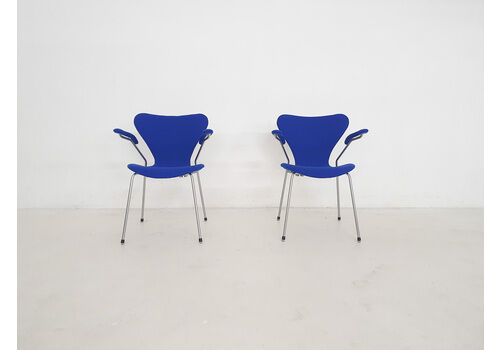 Set Of 2 Model 3207 Dining Chairs By Arne Jacobsen For Fritz Hansen, Denmark 2001