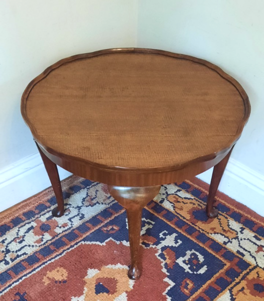Vintage Antique Round Mahogany Side Table Lamp Table With Piecrust Edge photo 120.0
