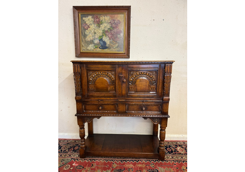 Fantastic Quality Carved Oak Titchmarsh And Goodwin Wine Cupboard/Cabinet