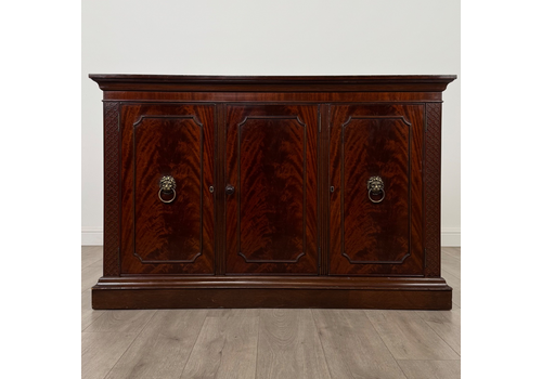 Antique 20th Century Georgian Style Sideboard In Mahogany
