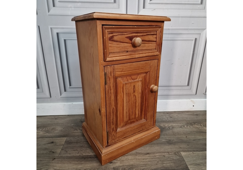 Retro Vintage Solid Pine Wooden Bedside Table Night Stand Cabinet Unit Drawer