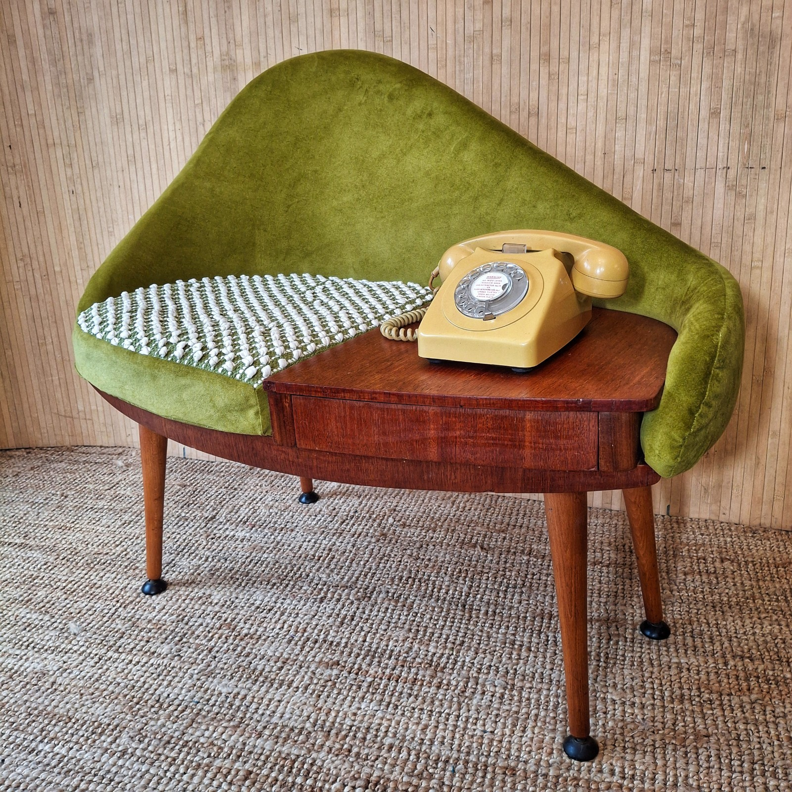 イギリスビンテージ　CHiPPY TELEPHONE SEATS Fab Vintage Retro Chippy Heath Mid Century Teak Telephone Seat