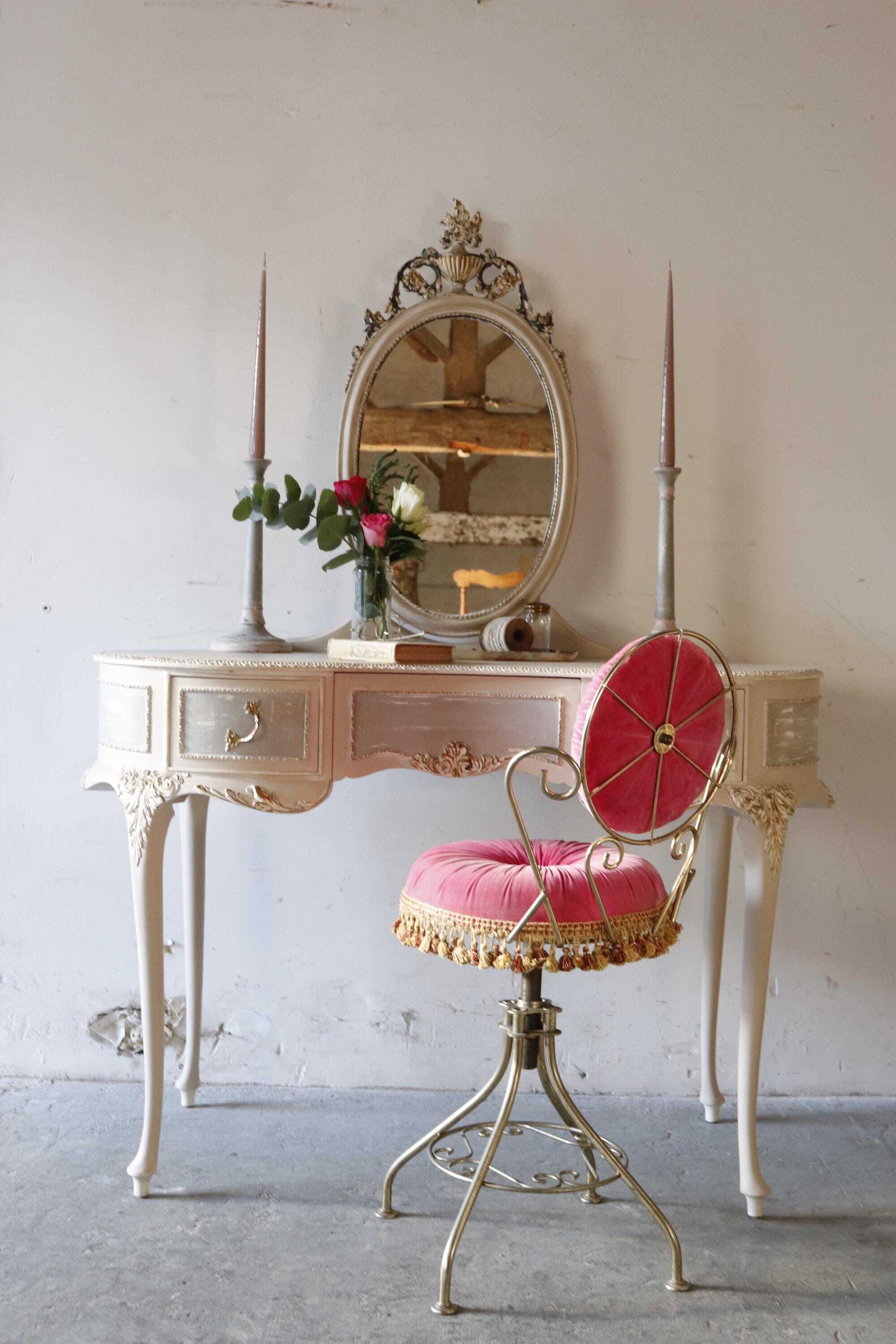 Vintage Kidney Shaped Stone White And Grey Painted Louis Dressing Table With Crested Mirror | Vinterior Vintage Kidney Shaped Stone White And Grey Painted Louis Dressing Table With Crested Mirror | Vinterior