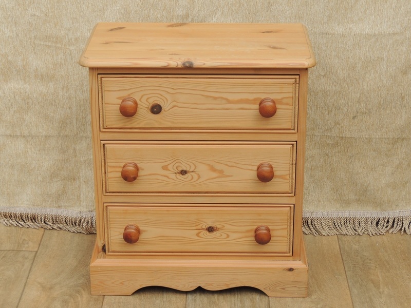 Chunky Bedside Chest Alexander Furniture Vinterior