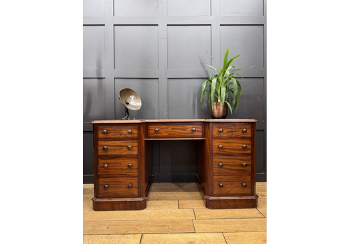 Antique Mahogany Pedestal Desk With Black Leather Top / Dressing Table