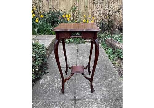 1930s 50s Carved Mahogany Side Table Queen Anne Style Decorative Occasional Lamp Table