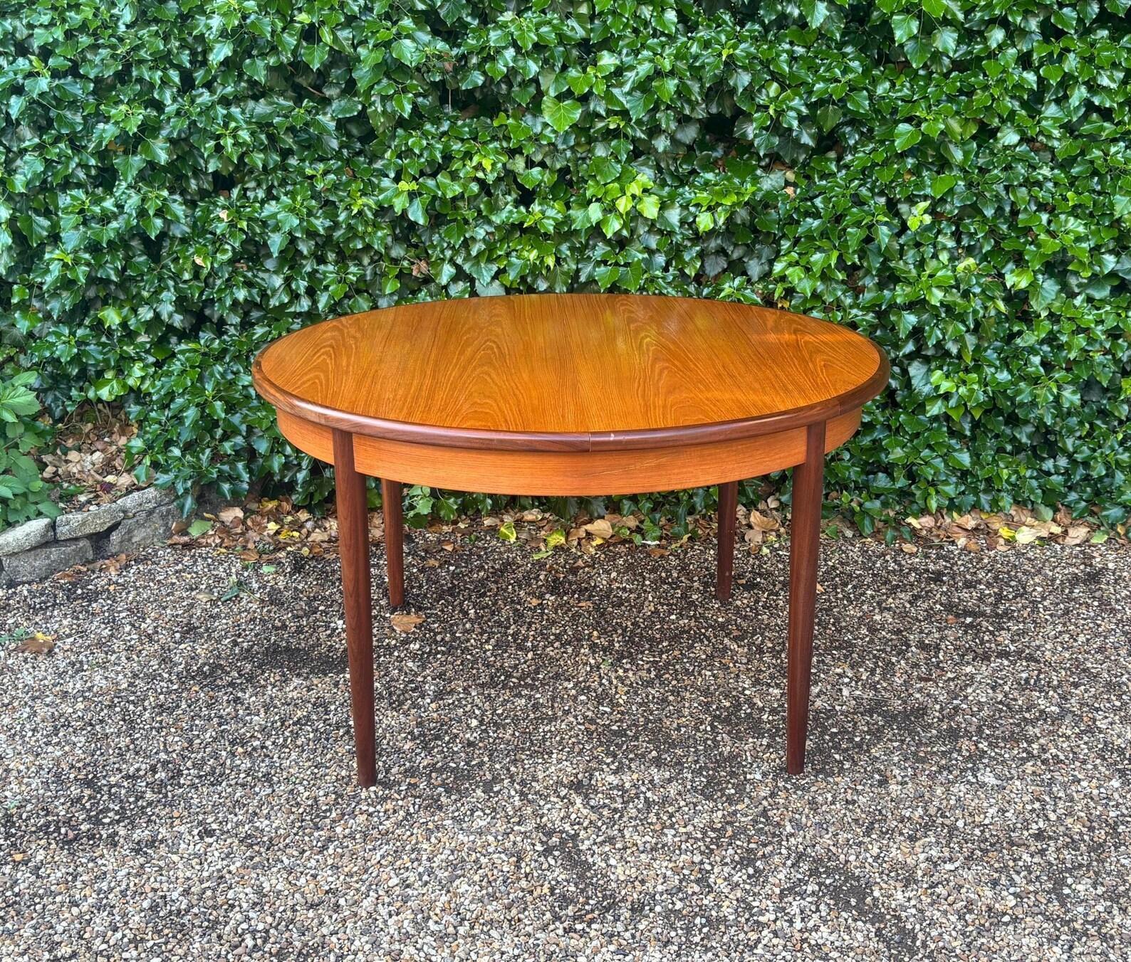 Vintage G Plan Circular Extendable Dining Table | G Plan | Vinterior