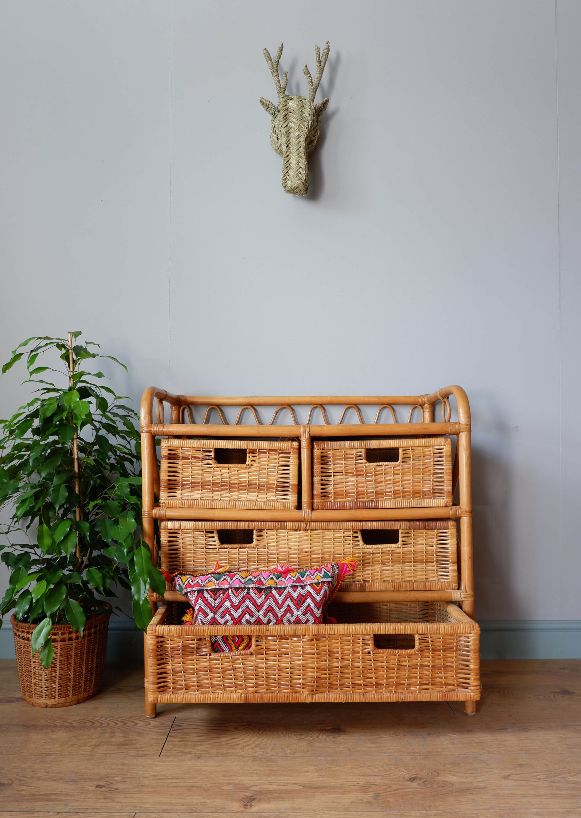wicker drawer unit on Vintage Wicker Drawer Unit Vinterior