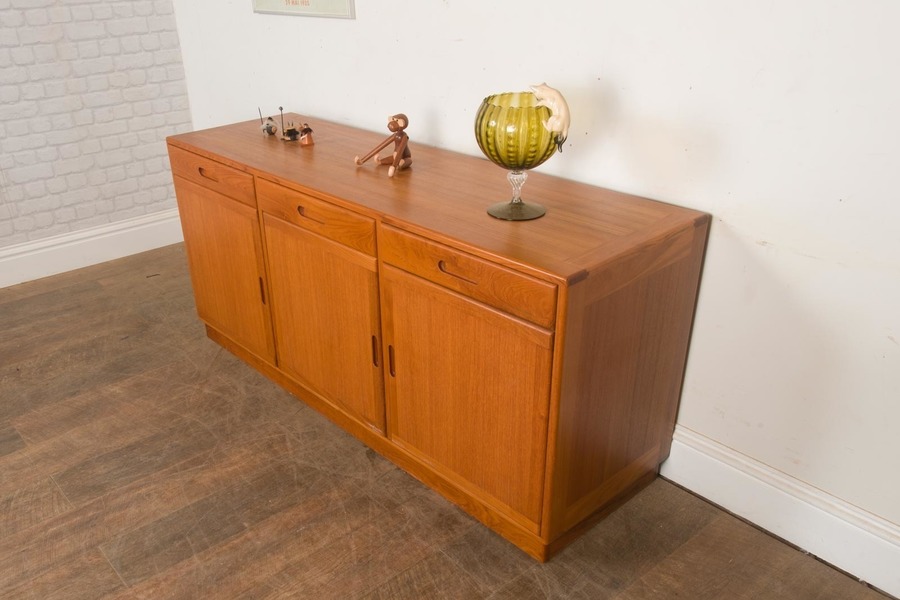 Vintage Retro Mid Century Modern Danish Style Sideboard By Benny Linden Vinterior