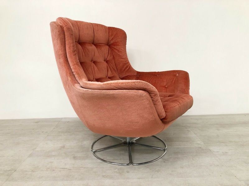 Vintage Retro Mid Century 1970s Salmon Velour Egg Swivel Chair On