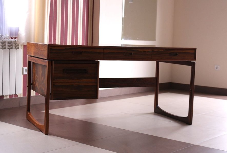 Mid Century Norwegian Rosewood Desk By Maurice Villency For Ganddal Mobelfabrikk 1970s Vinterior
