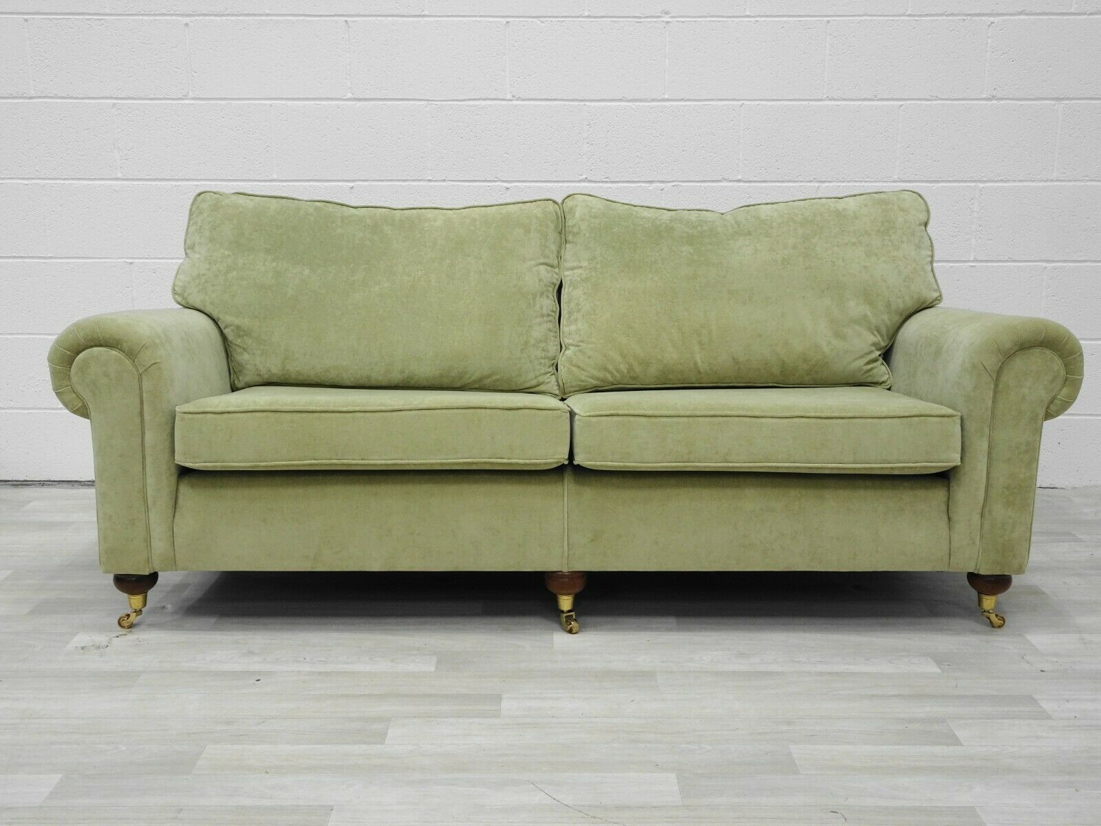 Duresta Sofa In Luxurious Soft Green Microfibre Vinterior