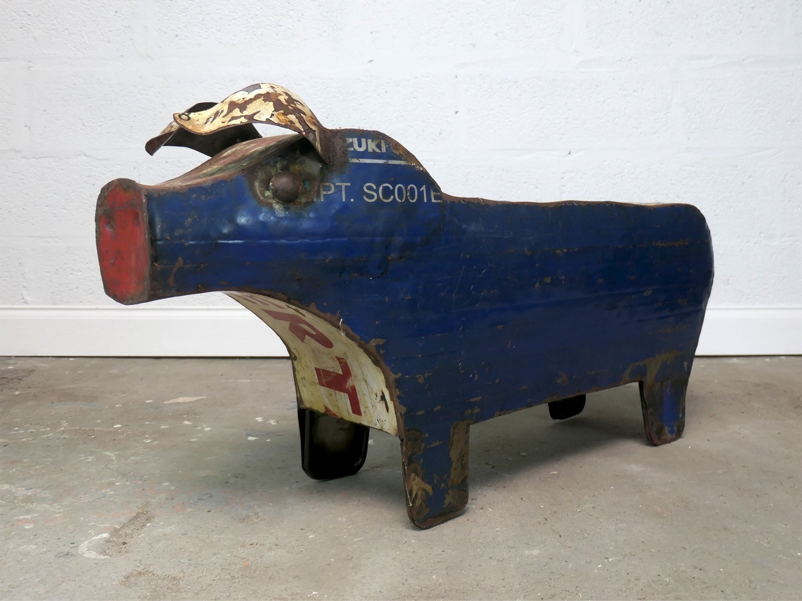 Large Metal Pig Sculpture Vinterior