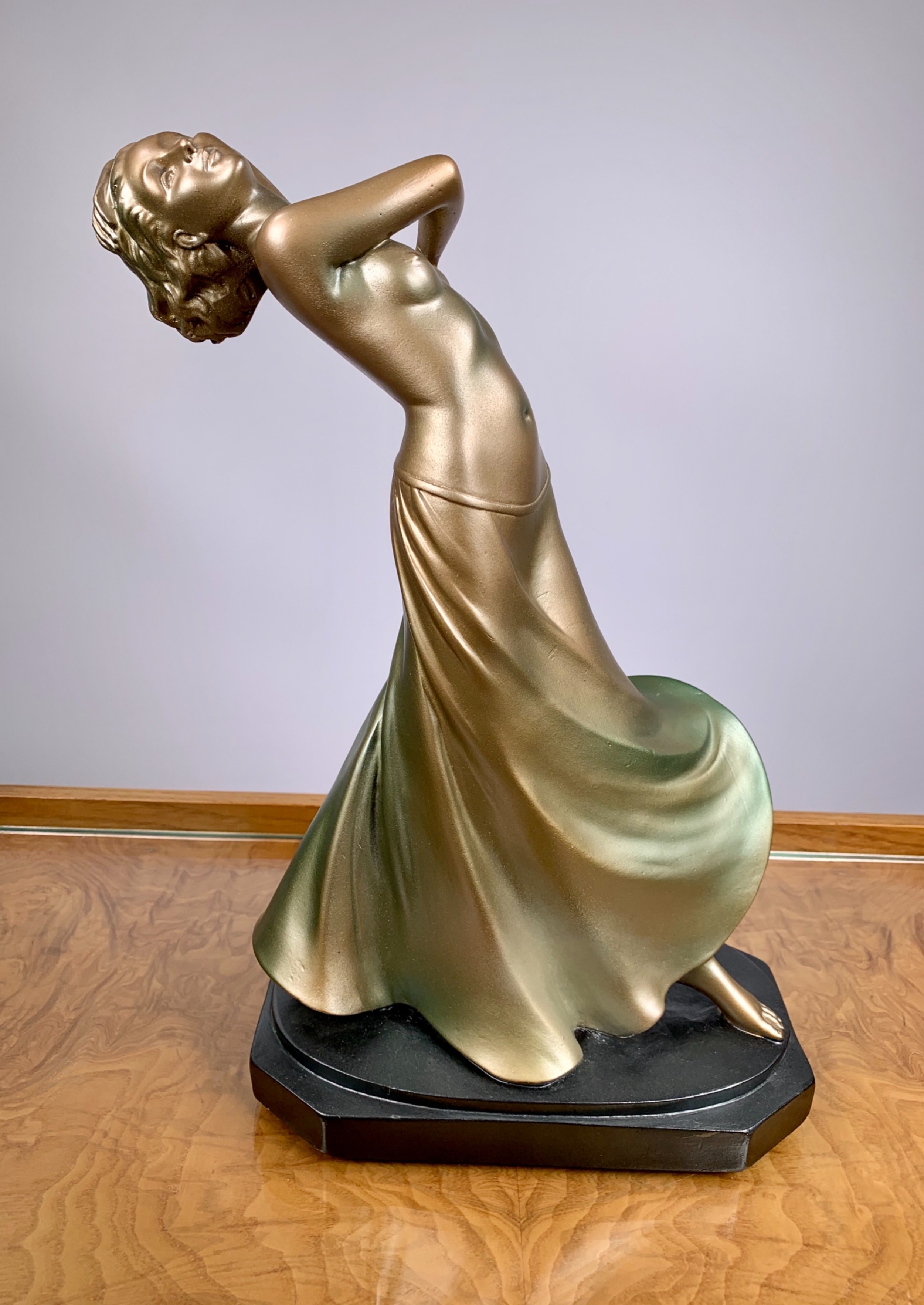 Art Deco Figure By G. Leonardi Vinterior
