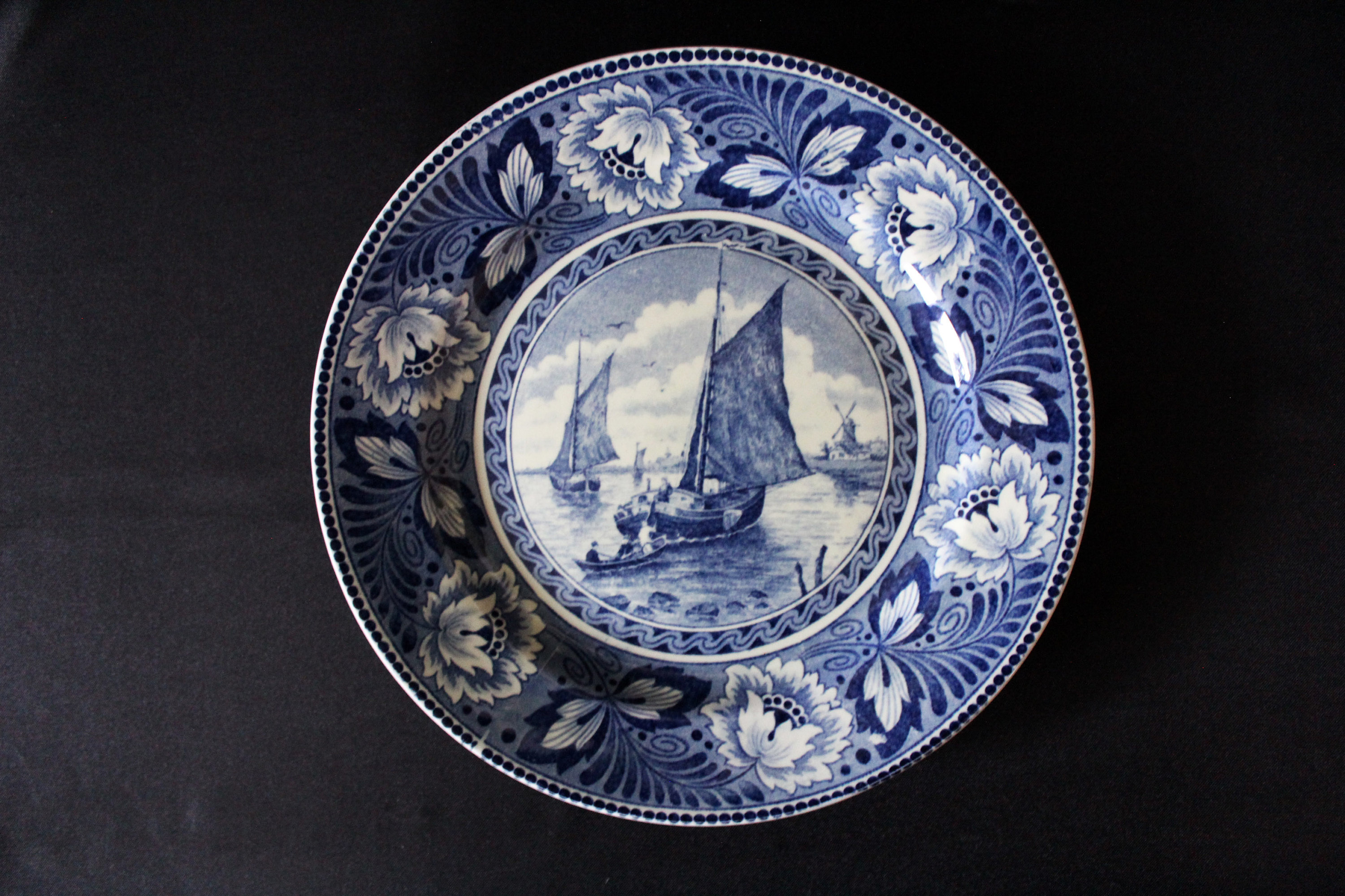 Societe Ceramique Maestricht Ceramic Delft Blue Plate, Collector Plate, Holland Delft Blue White Societe Ceramique Maestricht Ceramic Delft Blue Plate, Collector Plate, Holland Delft Blue White