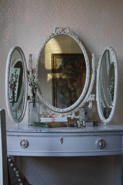 Ribbon Crested White And Gold Triple Dressing Table Mirror Vinterior Gold Triple Dressing Table Mirror
