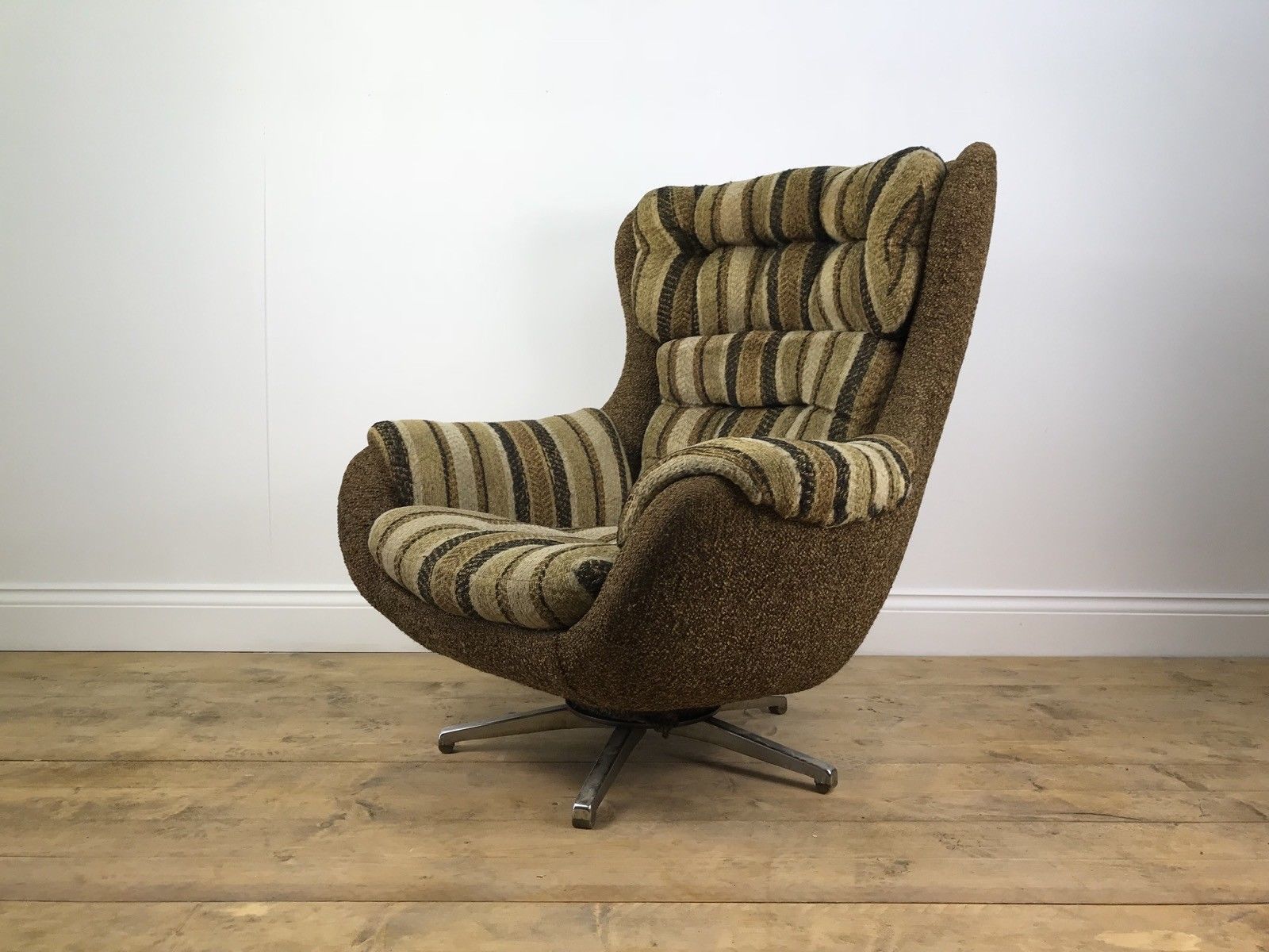 Wonderful Retro Egg Chair Vintage Brown Fabric Swivel Armchair Mid