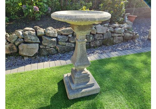 Superb Hampton Bird Bath Garden Ornemant English Stone ( Delivery Available Via Our Sister Courier Company)