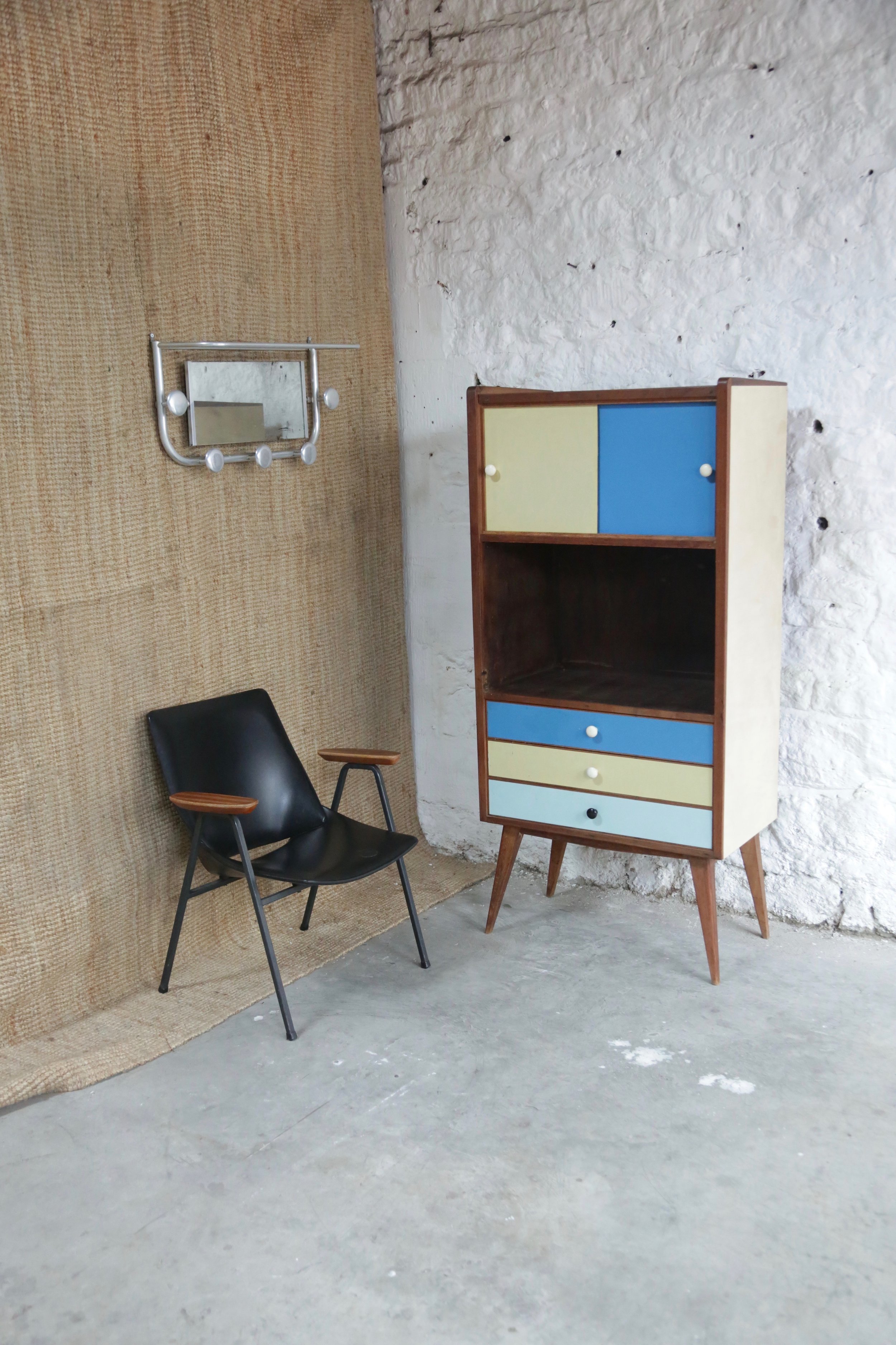 Colourful Side Unit Vinterior