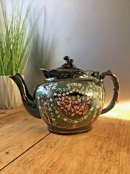 Unusual Victorian Jackfield Hinged Lid Floral Gilt Shield
