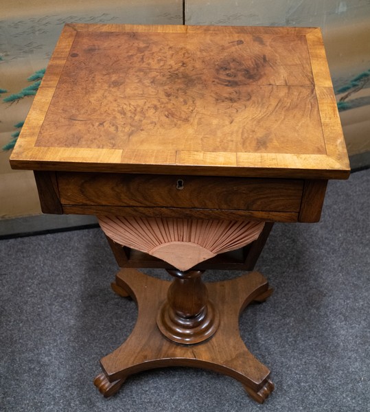 Victorian Work Table With Top Figured Walnut Veneer Vinterior