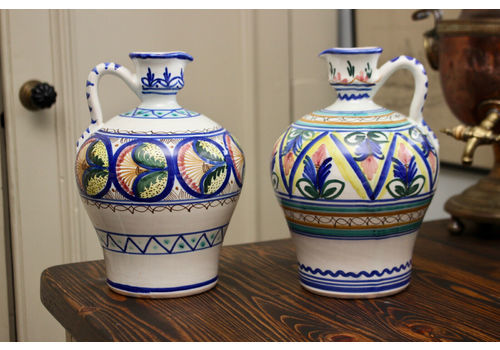 A Striking Pair Of Hand Painted Vintage Cruz Puente Del'arzobispo Amphora Jugs